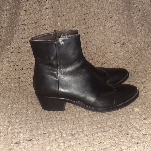CAPEZZANI-Black Leather Wingtip Side Zip Booties-Sz 38-Excellent - Picture 5 of 9
